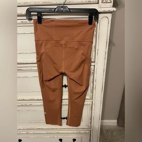 Lululemon Fast and Free High-Rise cropped leggings 20inch - Picture 3 of 11